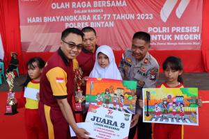 Anak-anak di Bintan Ikut Lomba Mewarnai HUT Bhayangkara Ke - 77