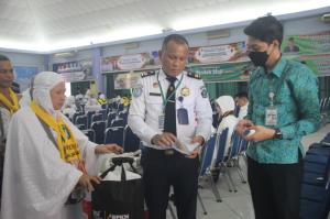 Pemberangkatan Terakhir dari Asrama Haji Batam: Kloter BTH 33 Terbang Menuju Tanah Suci