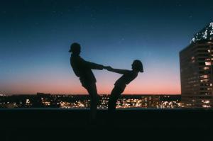Tips Mendapatkan Suasana Malam Minggu Romantis yang Sempurna Bareng Kekasih di Batam