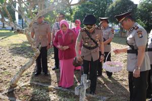 Kapolres Pimpin Ziarah Makam Pahlawan Dwikora di Bintan