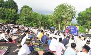 Ribuan Umat Islam Melaksanakan Shalat Idul Adha 1444 Hijriyah di Stadion Tumenggung Muka Kuning
