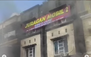Kebakaran Melanda Showroom Mobil di Pekanbaru saat Hari Raya Idul Adha