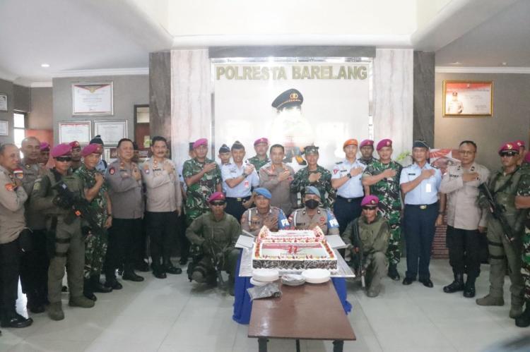 Kapolresta Barelang Kena Prank Anggota TNI saat Ulang Tahun
