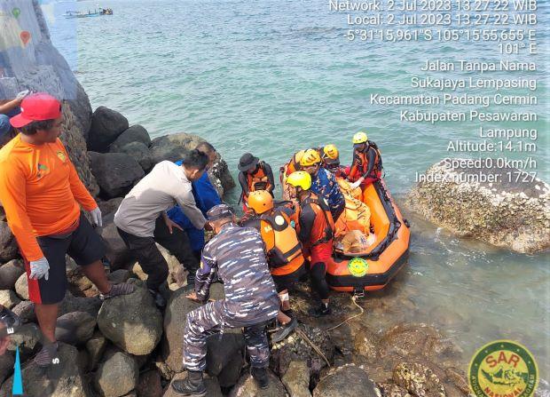 Tragedi di Pantai Mutun, Lampung: 2 Pemancing Tewas Tenggelam Setelah Perahu Dihantam Ombak
