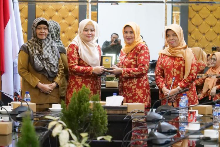 Ketua DWP Provinsi Kepri Bangun Silaturahmi dan Sinergi Program dengan DWP Kabupaten BintanÂ 