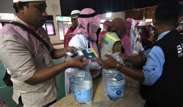 Tahun Ini Jemaah Haji Batam Dapat Jatah Air zamzam 10 Liter, Tapi yang Langsung Dibawa Baru 5 Liter