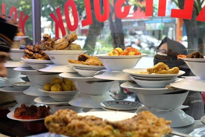 10 Rekomendasi Rumah Makan Khas di Kota Padang Sumbar