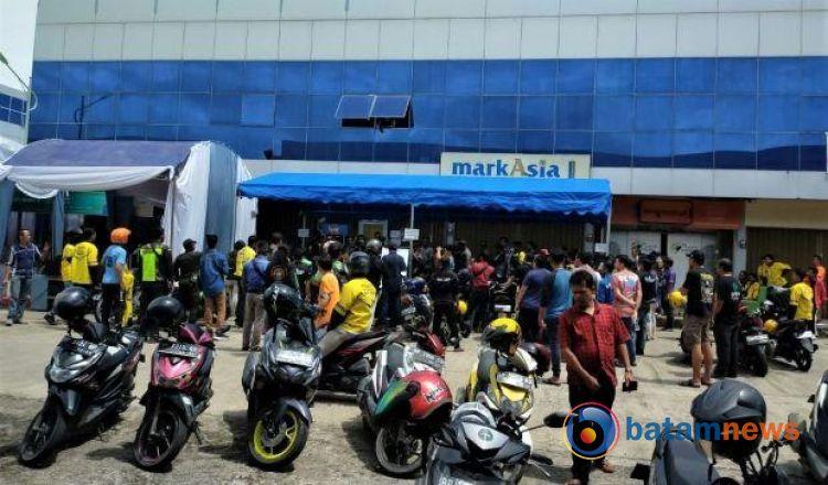 Ancaman Off Bid, Pengemudi Taksi Online di Batam Protes di Kantor Grab