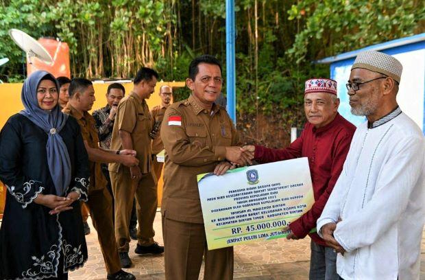 Gubernur Ansar Serahkan Bantuan Rp10 Miliar untuk 185 Rumah Ibadah dan 617 Guru PA Kabupaten Bintan