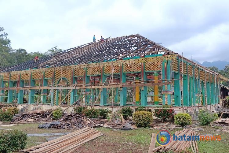 Pemkab Lingga Kucurkan Lebih Setengah Miliar Rehabilitasi Balairung Istana Damnah