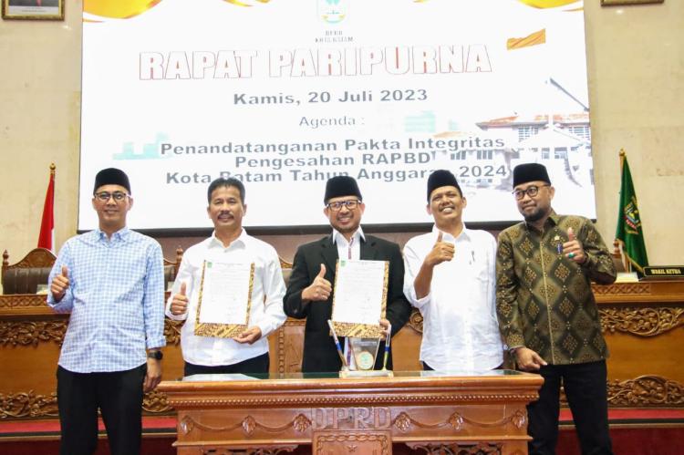 DPRD Batam Gelar Paripurna Penandatanganan Pakta Integritas Pengesahan RAPBD 2024