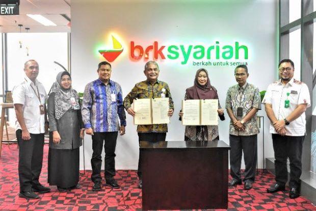 Universitas Riau Menandatangani MOU dan PKS dengan Bank Riau Kepri Syariah untuk Layanan Perbankan