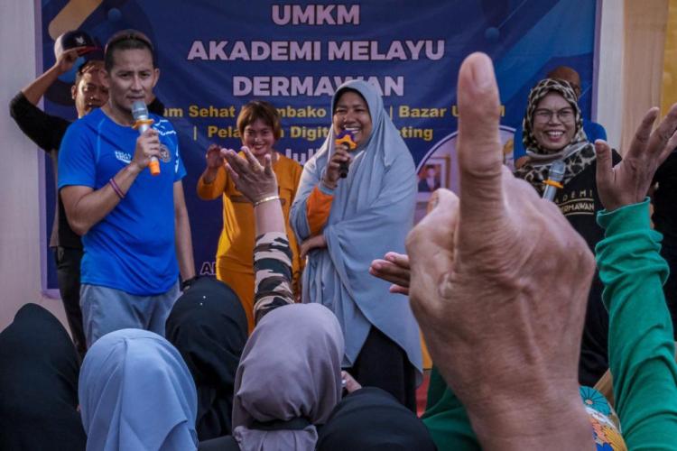 Destinasi Wisata Religi Pulau Penyengat: Pengrajin Tanjak Berjaya dengan Kedatangan Menteri Parekraf Sandiaga Uno!