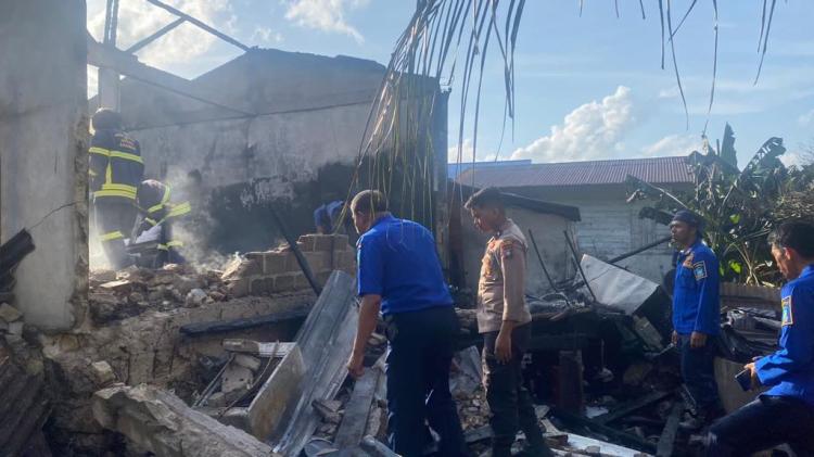 Satu Unit Rumah Warga di Kute Siantan Anambas Ludes Dilalap Api