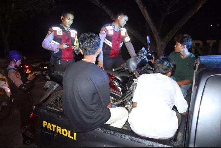 Patroli Malam di Meranti, Polisi Amankan Tiga Pemuda dan Dua Unit Sepeda Motor