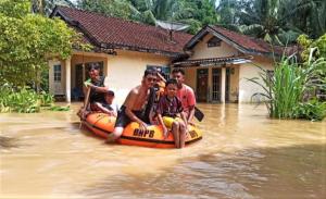 Banjir Terjang Kabupaten Tanggamus Lampung, 2 Rumah Hanyut dan 10 Desa Terendam