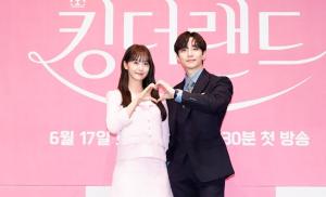 Kabar Cinta Terpanas di Dunia Kpop, YoonA dan Junho Diduga Berkencan