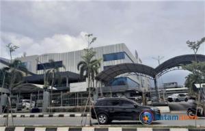 Pengunjung Mega Mall Terjebak dalam Lift Selama Sejam, Termasuk Bayi 11 Bulan, Manajemen Klaim Hanya Belasan Menit