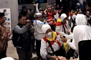 Jemaah Haji Debarkasi Batam Keluhkan Layanan Imigrasi dan Shuttle Bus di Bandara Hang Nadim