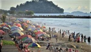 Pantai Padang Bebas Maksiat, Satpol PP Padang Minta Pedagang Tidak Mendirikan Tenda Ceper di Malam Hari