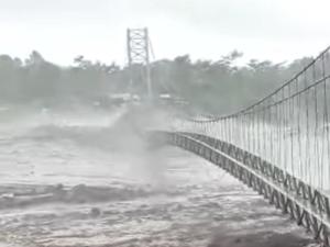 Banjir Lahar Dingin Gunung Semeru di Lumajang: Kerusakan Parah di Jembatan dan Jalur Lalu Lintas