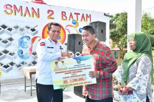 Bantuan Insentif Gubernur Kepri Disambut Gembira RT/RW  di Belakang Padang Batam