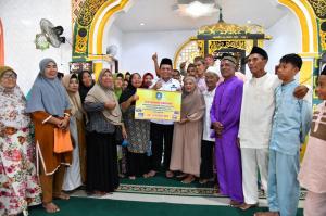 Gubernur Kepri Serahkan Bantuan Rp 1,4 Miliar untuk Warga Korban Bencana Puting Beliung Pulau Kasu