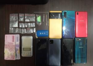 Rumah Panggung Dikepung Polisi, 9 Pelaku Pengguna Sabu dan Ekstasi Ditangkap di Rohil