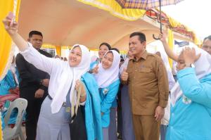 Gubernur Kepri Ansar Ahmad Sosialisasikan Pencegahan Stunting di SMAN 20 Batam