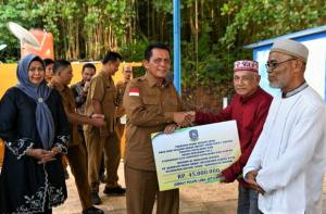 Gubernur Ansar Serahkan Bantuan Rp10 Miliar untuk 185 Rumah Ibadah dan 617 Guru PA Kabupaten Bintan