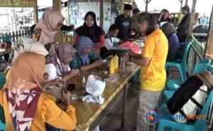 LPPM ITB Bimbing Warga Desa Parit Karimun Kembangkan Industri Kreatif