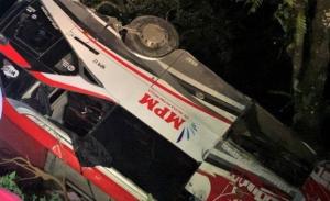 Bus MPM Terbalik di Panorama II Sitinjau Lauik, Kota Padang: Penumpang Mengalami Luka Berat