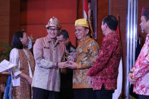 Gubernur Kepulauan Riau Menerima Penghargaan Langsung dari Menparekraf RI