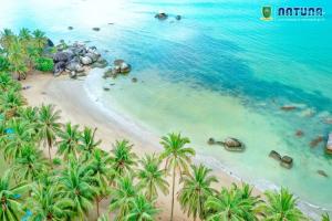 Pesona Pantai Kasah, Keindahan Alam dan Mitos Batu Kasah di Kepulauan Natuna