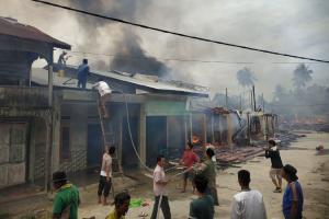 Kebakaran Hebat di Pasar Getah Rohil, 30 Rumah Hangus TerbakarÂ 
