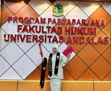 Raih Gelar Doktor Termuda di Bidang Hukum Maritim: Inovasi Atika Thahira dalam Penanggulangan Pencemaran Pesisir Bintan