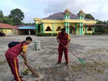 Polres Bintan dan Polsek Jajaran Bersihkan Tempat Ibadah: Aksi Peduli Lingkungan di Kabupaten Bintan 2023