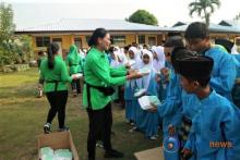 Satgas TMMD 117 Kodim 0317/TBK Beri Sarapan Gizi untuk Pelajar di Pulau Buru