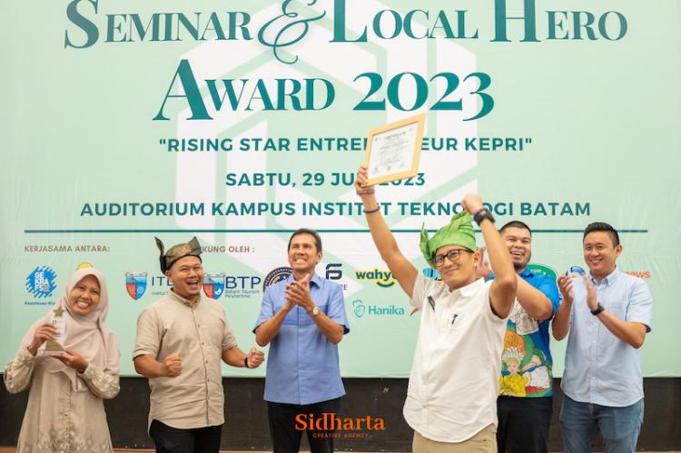 Hanika Baby Care Terima Penghargaan dari Sandiaga Uno sebagai Lulusan Terbaik Toedjoeh Incubator Batch 1