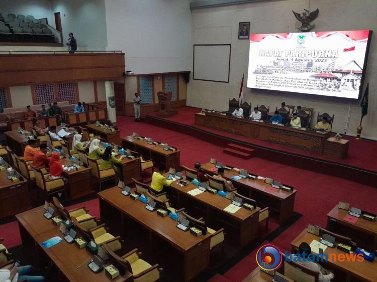 Wali Kota Rudi Sampaikan Rancangan Perubahan KUA/PPAS APBD 2023 di Paripurna DPRD Batam