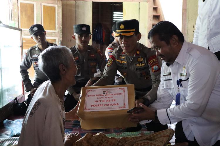 Polres Natuna Berbagi Kebahagiaan, Salurkan Sembako untuk Warga Kurang Mampu