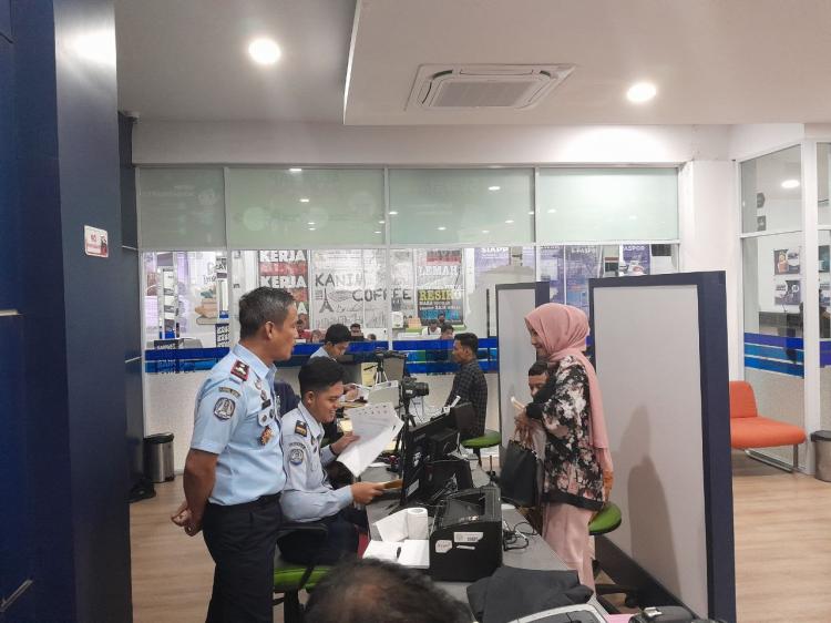 Pengurusan Paspor di Kantor Imigrasi Batam Meningkat Hampir 10 Ribu Pemohon dalam Sebulan Terakhir