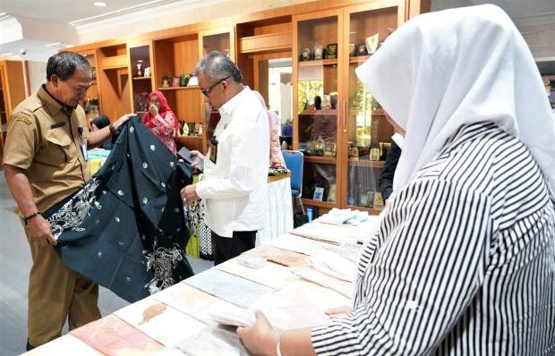 Jefridin: Bazar IKM di Kantor Wali Kota Batam Menjadi Wadah Pasar Produk Unggulan