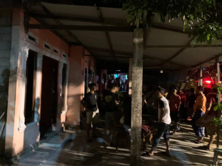 Diduga Depresi, Seorang Pemuda di Karimun Nekat Bakar Rumah Sendiri
