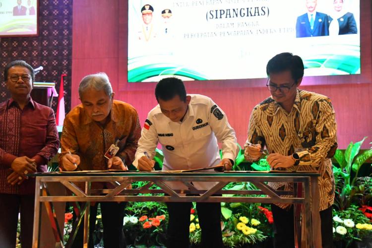 Transformasi Tata Kelola Keuangan: Gubernur Kepri Teken Kerjasama SP2D Online dan Luncurkan SI PANGKAS