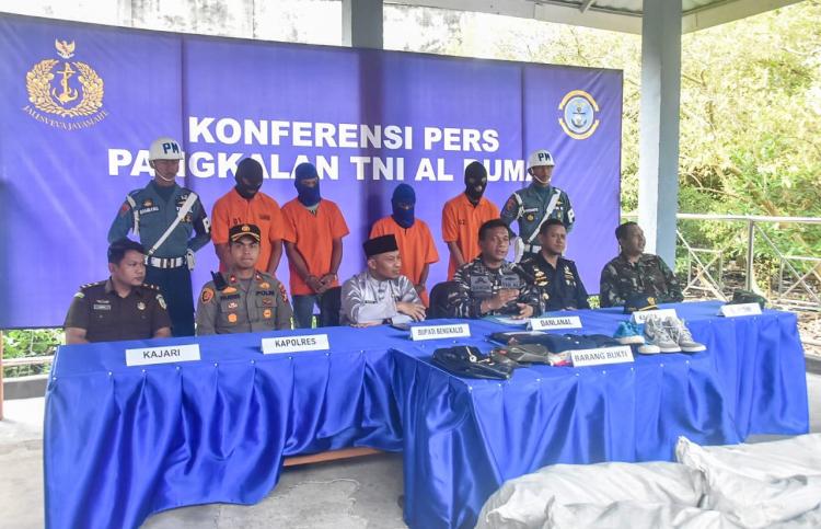 Pos AL Bengkalis Gagalkan Penyelundupan Ratusan Karung Barang Bekas Impor dari Singapura