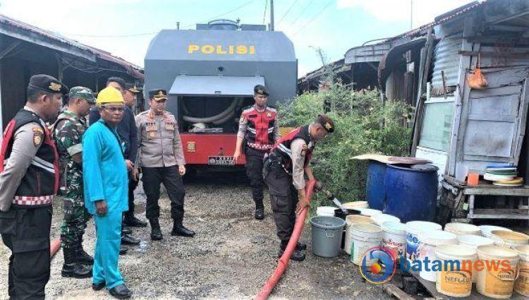 Krisis Air Bersih Karimun, Polisi Turunkan Water Canon Distribusi Air