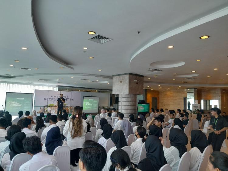800 Pelamar Bersaing untuk 16 Posisi di Central Group Batam Mass Power Recruitment