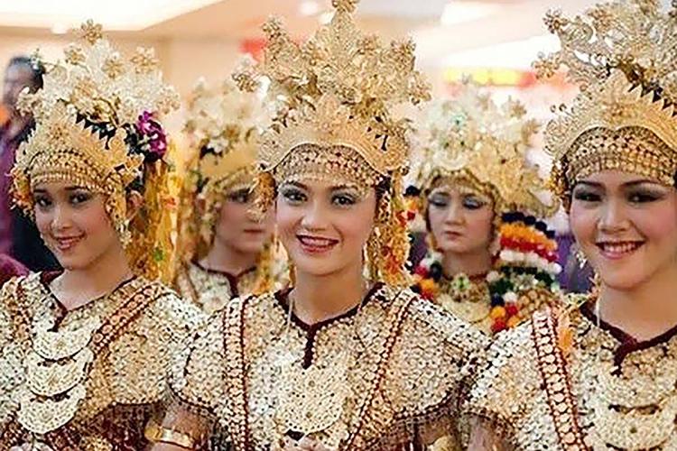 Tradisi Unik Niduke Tujuh Jando Palembang: Menyemai Berkah dalam Rumah Baru