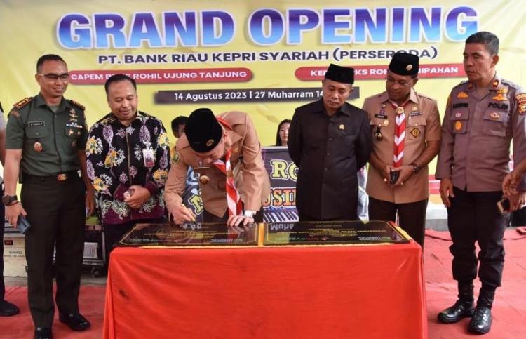 Bupati Rohil Resmikan Kantor BRK Syariah Ujung Tanjung dan Panipahan